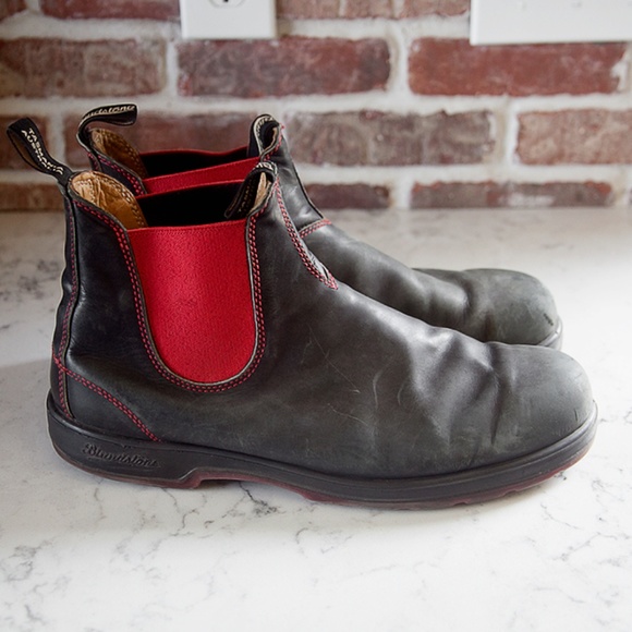 blundstone black and red